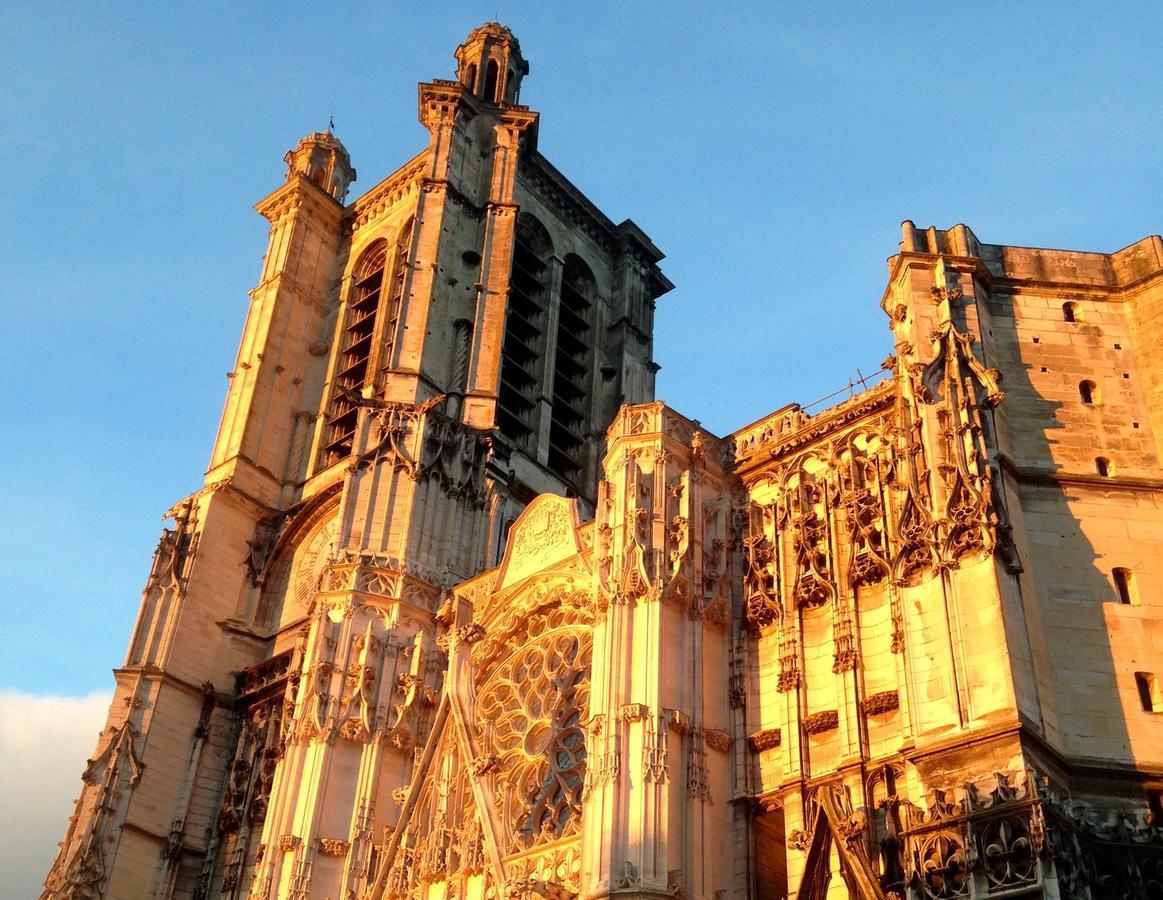 트루아 Le Jardin De La Cathedrale B&B 외부 사진