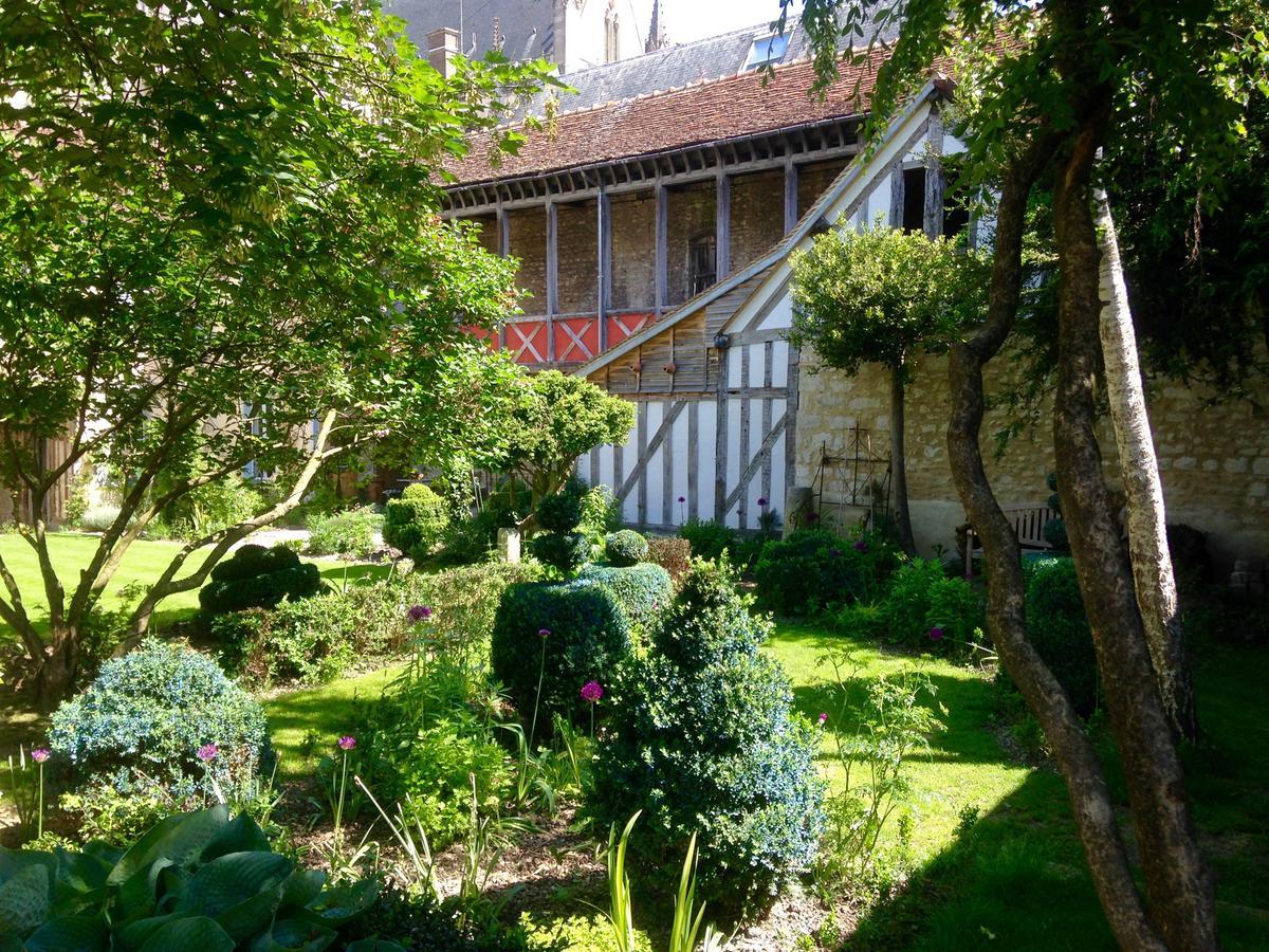 트루아 Le Jardin De La Cathedrale B&B 외부 사진